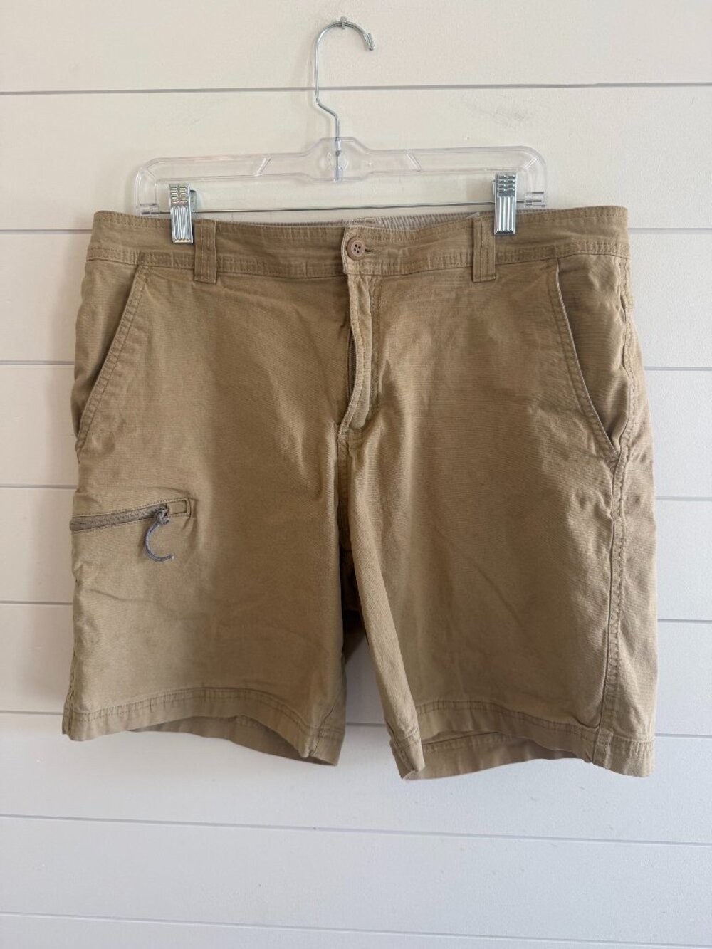 Mens-COLUMBIA Shorts-excellent condition 36 Waist